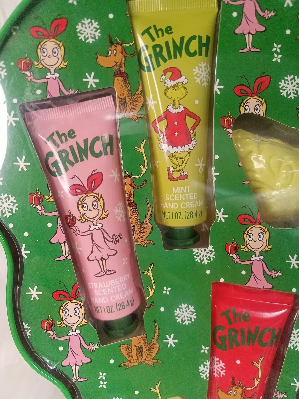 The Grinch Holiday Theme Bath & Body set